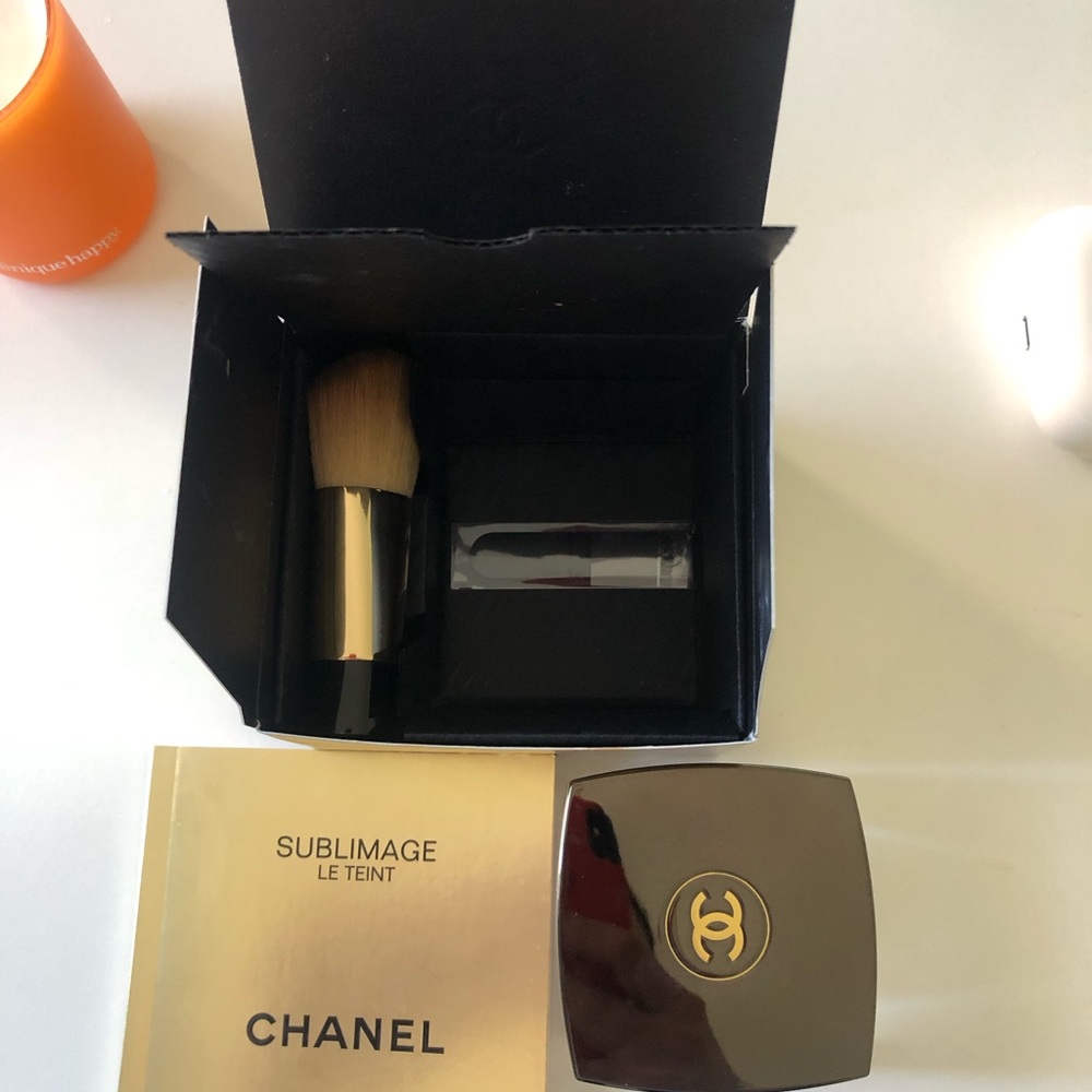 CHANEL Sublimage Le Teint Foundation with Brush - Cream